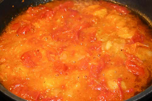 Тушим томатный соус для пасты