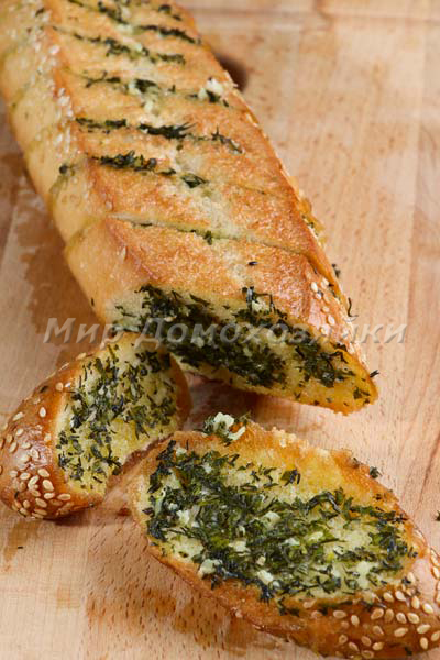Чесночный хлеб из черствого багета ароматный и вкусный